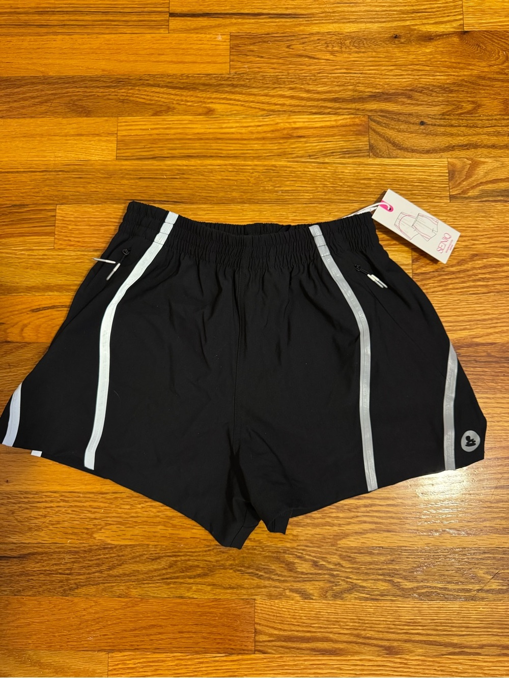 Seniq Tectonic Short